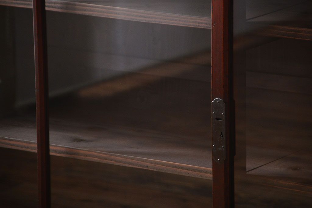 アンティーク家具　和製アンティーク　古い木製の引き戸付き大型重ね収納棚