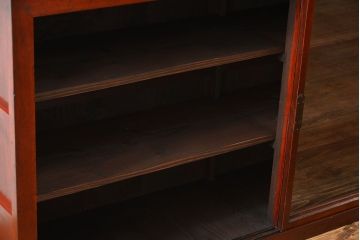 アンティーク家具　和製アンティーク　古い木製の引き戸付き大型重ね収納棚