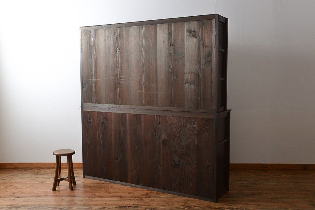 アンティーク家具　和製アンティーク　古い木製の引き戸付き大型重ね収納棚