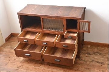 アンティーク家具　和製アンティーク　モールガラス入り!前面欅材の大ぶりな脚付き収納棚