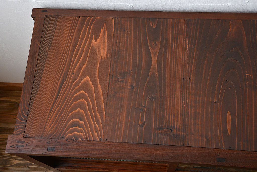 アンティーク家具　和製アンティーク　モールガラス入り!前面欅材の大ぶりな脚付き収納棚