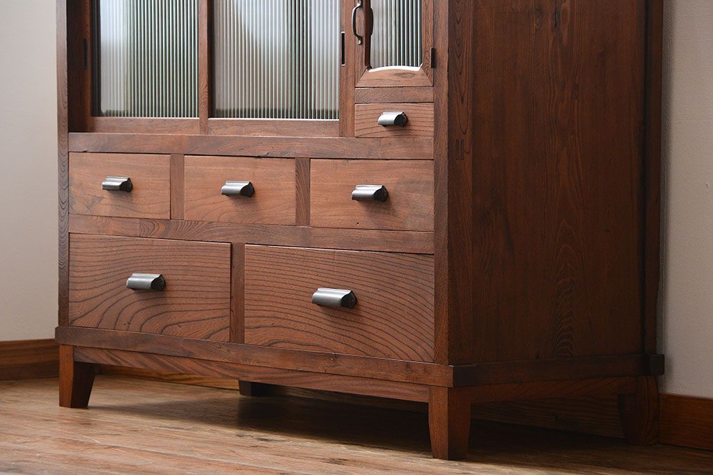 アンティーク家具　和製アンティーク　モールガラス入り!前面欅材の大ぶりな脚付き収納棚