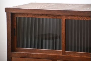 アンティーク家具　和製アンティーク　モールガラス入り!前面欅材の大ぶりな脚付き収納棚