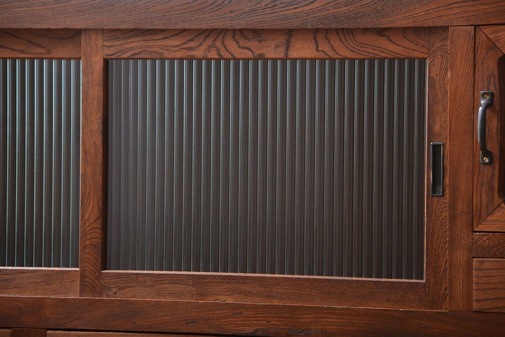 アンティーク家具　和製アンティーク　モールガラス入り!前面欅材の大ぶりな脚付き収納棚