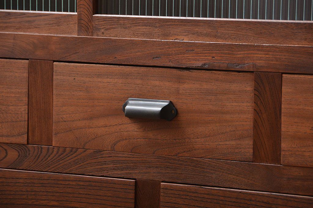 アンティーク家具　和製アンティーク　モールガラス入り!前面欅材の大ぶりな脚付き収納棚