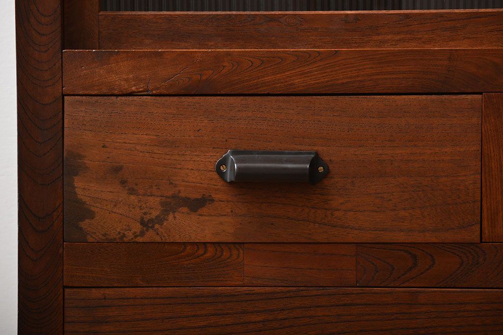 アンティーク家具　和製アンティーク　モールガラス入り!前面欅材の大ぶりな脚付き収納棚