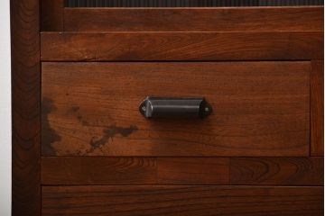 アンティーク家具　和製アンティーク　モールガラス入り!前面欅材の大ぶりな脚付き収納棚