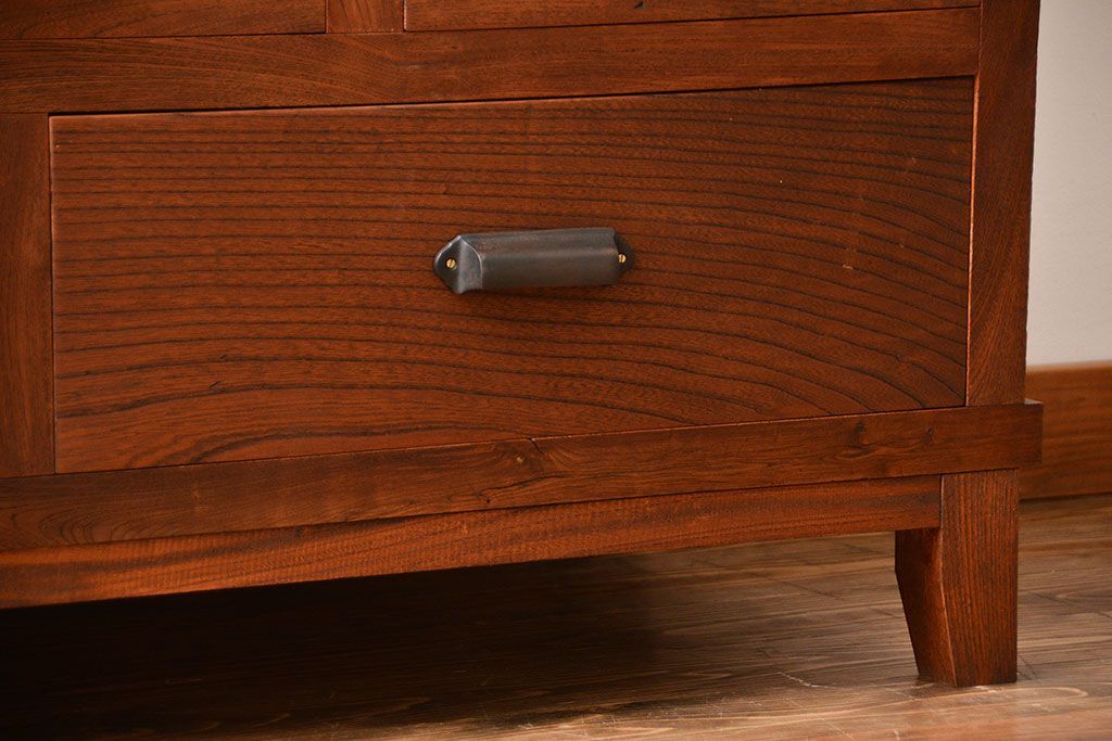 アンティーク家具　和製アンティーク　モールガラス入り!前面欅材の大ぶりな脚付き収納棚