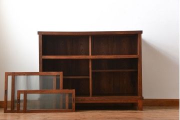 アンティーク家具　和製アンティーク　モールガラス入り!前面欅材の大ぶりな脚付き収納棚(2)