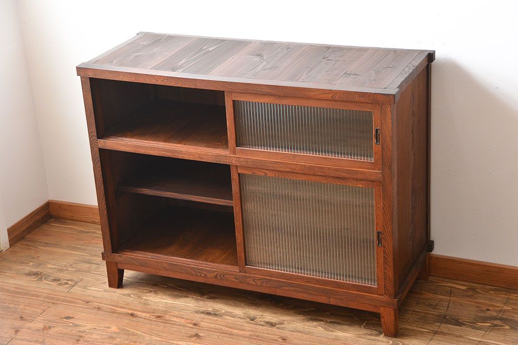 アンティーク家具　和製アンティーク　モールガラス入り!前面欅材の大ぶりな脚付き収納棚(2)