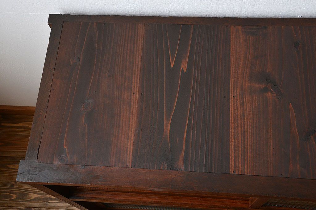 アンティーク家具　和製アンティーク　モールガラス入り!前面欅材の大ぶりな脚付き収納棚(2)