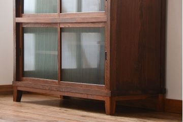 アンティーク家具　和製アンティーク　モールガラス入り!前面欅材の大ぶりな脚付き収納棚(2)
