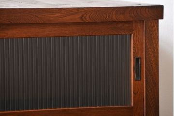 アンティーク家具　和製アンティーク　モールガラス入り!前面欅材の大ぶりな脚付き収納棚(2)