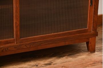 アンティーク家具　和製アンティーク　モールガラス入り!前面欅材の大ぶりな脚付き収納棚(2)