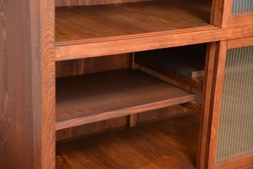 アンティーク家具　和製アンティーク　モールガラス入り!前面欅材の大ぶりな脚付き収納棚(2)