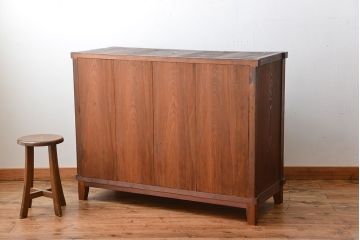 アンティーク家具　和製アンティーク　モールガラス入り!前面欅材の大ぶりな脚付き収納棚(2)