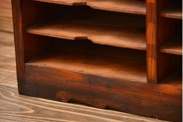 レトロ家具　昭和レトロ　古い木製の小ぶりなアンティーク縦型書類棚(カルテケース)