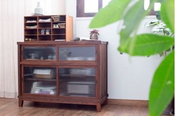 レトロ家具　昭和レトロ　古い木製の小ぶりな横型アンティーク書類棚(カルテケース)