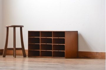 レトロ家具　昭和レトロ　古い木製の小ぶりな横型アンティーク書類棚(カルテケース)
