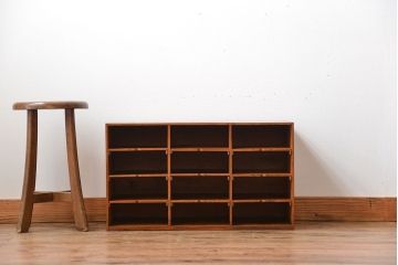 レトロ家具　昭和レトロ　古い木製の小ぶりな横型アンティーク書類棚(カルテケース)