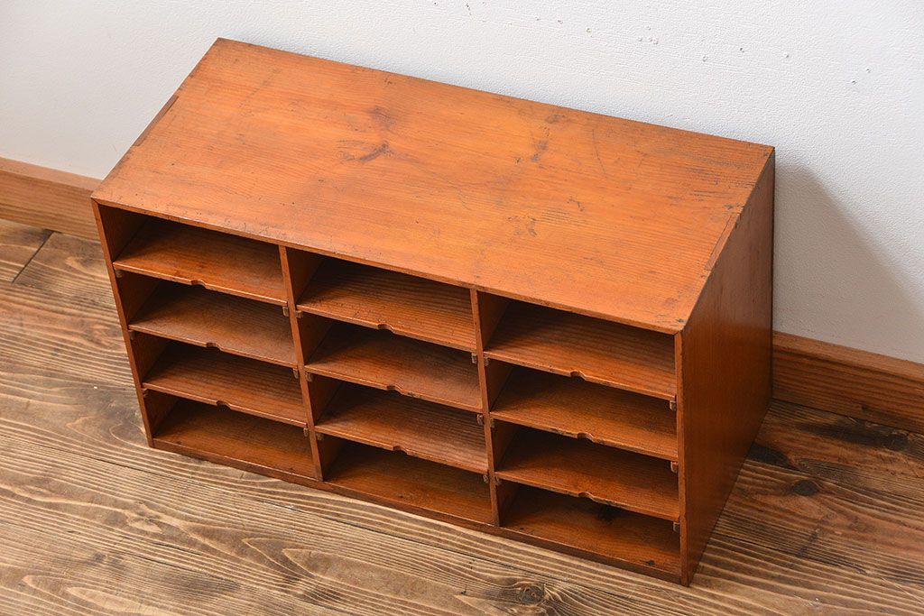 レトロ家具　昭和レトロ　古い木製の小ぶりな横型アンティーク書類棚(カルテケース)