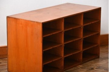 レトロ家具　昭和レトロ　古い木製の小ぶりな横型アンティーク書類棚(カルテケース)
