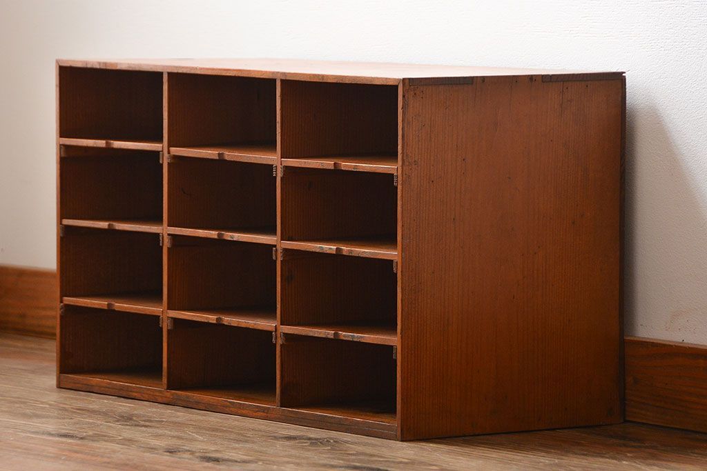 レトロ家具　昭和レトロ　古い木製の小ぶりな横型アンティーク書類棚(カルテケース)