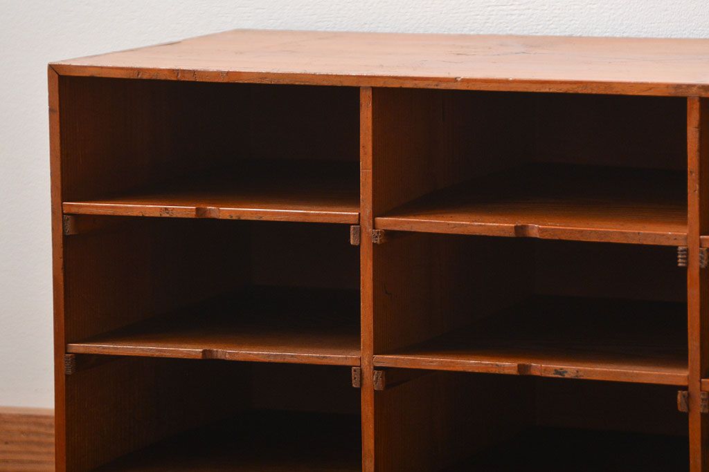 レトロ家具　昭和レトロ　古い木製の小ぶりな横型アンティーク書類棚(カルテケース)