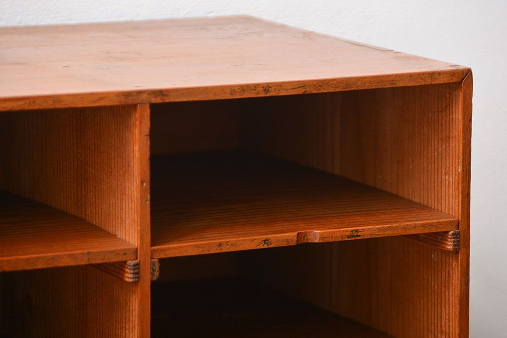 レトロ家具　昭和レトロ　古い木製の小ぶりな横型アンティーク書類棚(カルテケース)