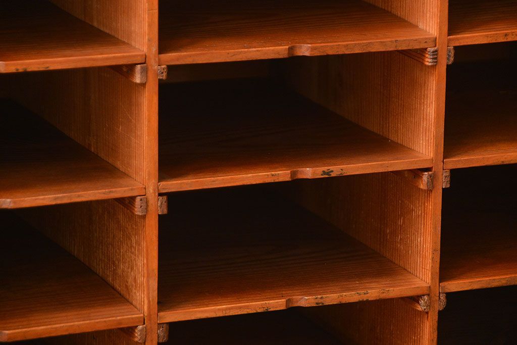 レトロ家具　昭和レトロ　古い木製の小ぶりな横型アンティーク書類棚(カルテケース)