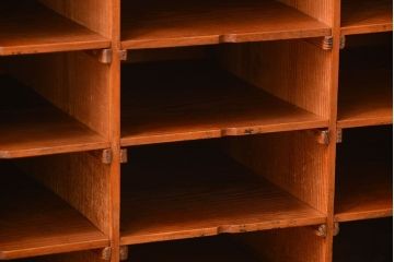 レトロ家具　昭和レトロ　古い木製の小ぶりな横型アンティーク書類棚(カルテケース)