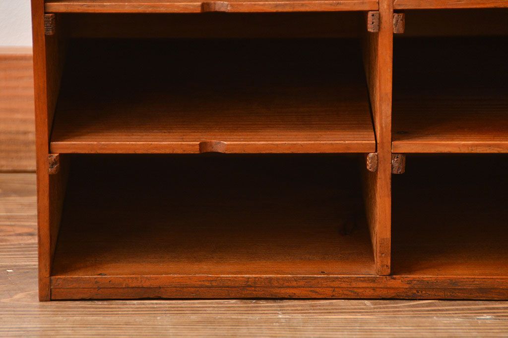 レトロ家具　昭和レトロ　古い木製の小ぶりな横型アンティーク書類棚(カルテケース)