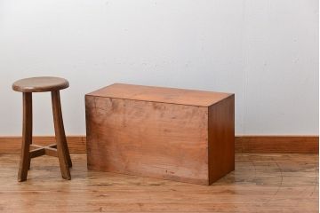 レトロ家具　昭和レトロ　古い木製の小ぶりな横型アンティーク書類棚(カルテケース)