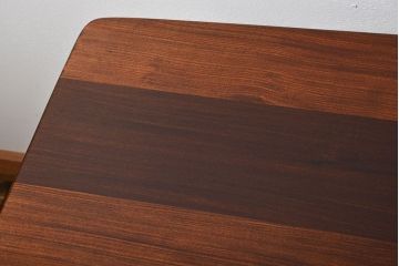 ヴィンテージ家具　【北欧ビンテージ・ダイニングテーブル】　ローズウッド材!シンプルでおしゃれな高級ダイニングテーブル