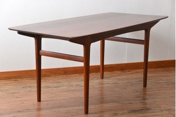 ヴィンテージ家具　【北欧ビンテージ・ダイニングテーブル】　ローズウッド材!シンプルでおしゃれな高級ダイニングテーブル