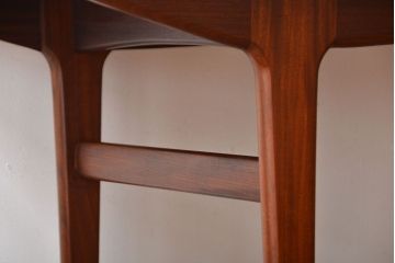 ヴィンテージ家具　【北欧ビンテージ・ダイニングテーブル】　ローズウッド材!シンプルでおしゃれな高級ダイニングテーブル