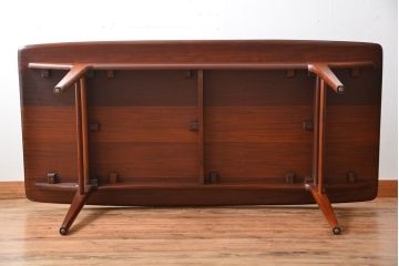 ヴィンテージ家具　【北欧ビンテージ・ダイニングテーブル】　ローズウッド材!シンプルでおしゃれな高級ダイニングテーブル