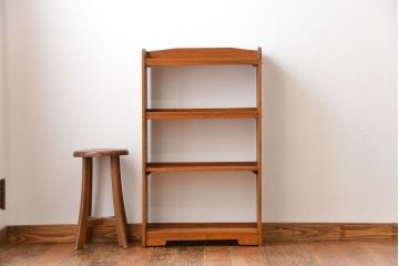 アンティーク家具　アンティーク　ナチュラルな木味のシンプルな本棚
