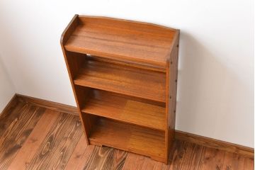 アンティーク家具　アンティーク　ナチュラルな木味のシンプルな本棚