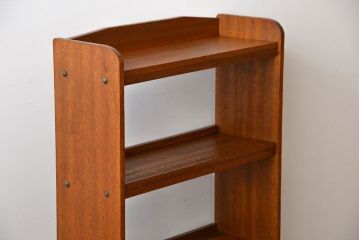 アンティーク家具　アンティーク　ナチュラルな木味のシンプルな本棚