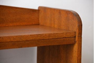 アンティーク家具　アンティーク　ナチュラルな木味のシンプルな本棚