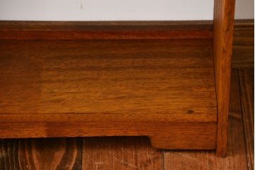 アンティーク家具　アンティーク　ナチュラルな木味のシンプルな本棚