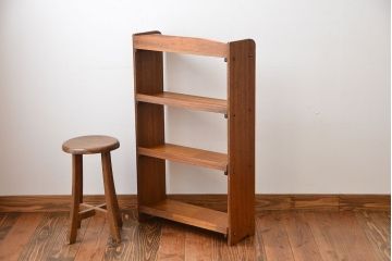 アンティーク家具　アンティーク　ナチュラルな木味のシンプルな本棚