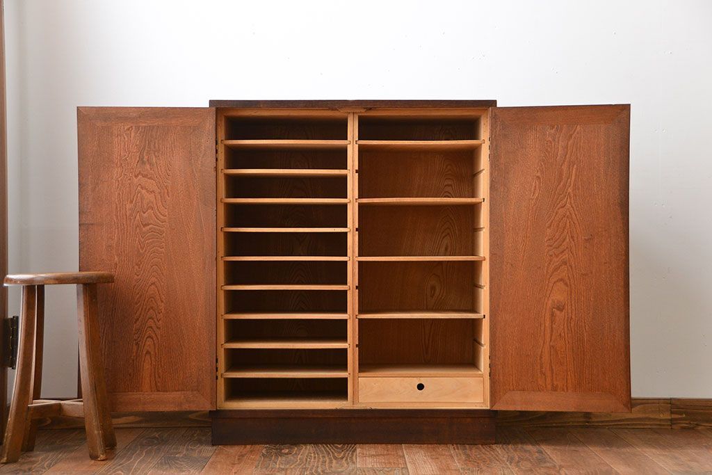 アンティーク家具　和製アンティーク　古い無垢材の木製戸棚