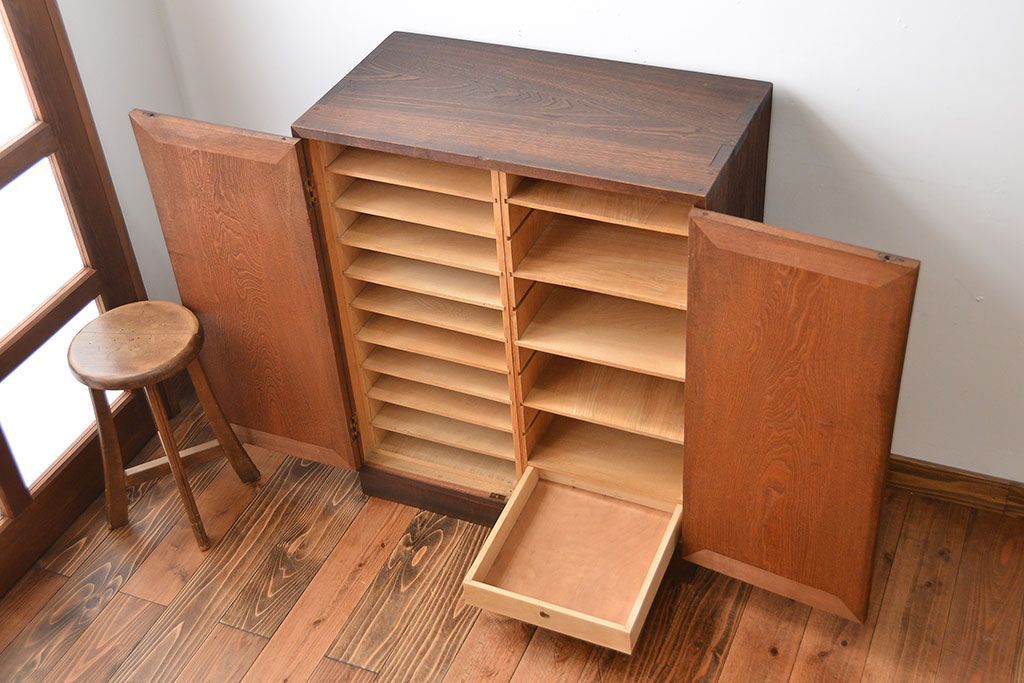 アンティーク家具　和製アンティーク　古い無垢材の木製戸棚