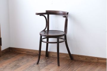 アンティーク家具　イギリスアンティーク　おしゃれなベントウッドアームチェア(トーネットチェア)