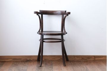 アンティーク家具　イギリスアンティーク　おしゃれなベントウッドアームチェア(トーネットチェア)