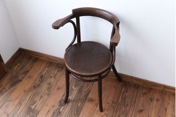 アンティーク家具　イギリスアンティーク　おしゃれなベントウッドアームチェア(トーネットチェア)