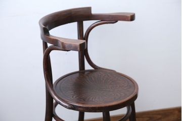 アンティーク家具　イギリスアンティーク　おしゃれなベントウッドアームチェア(トーネットチェア)