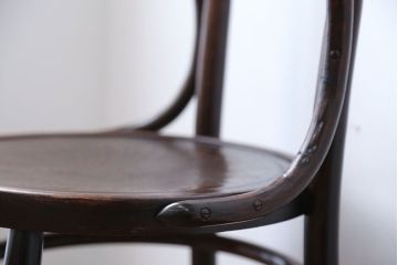 アンティーク家具　イギリスアンティーク　おしゃれなベントウッドアームチェア(トーネットチェア)